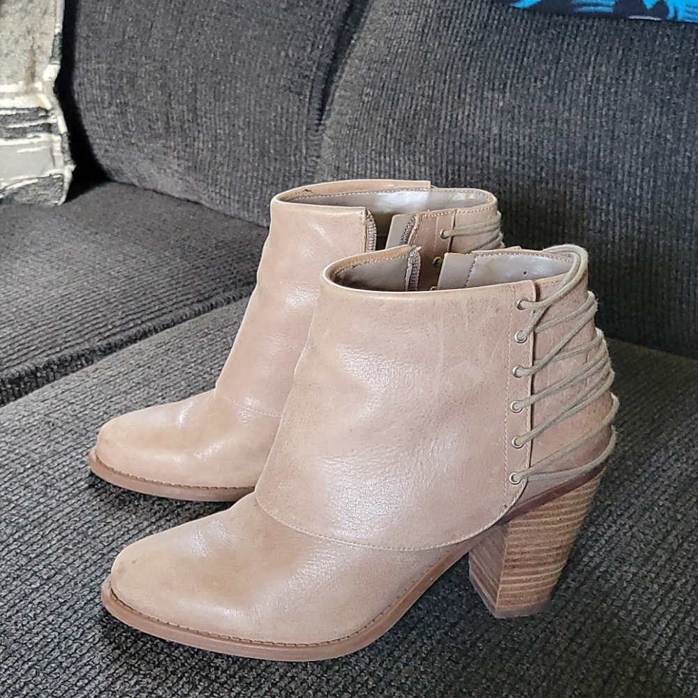 Shoes - Picture 4 of 4